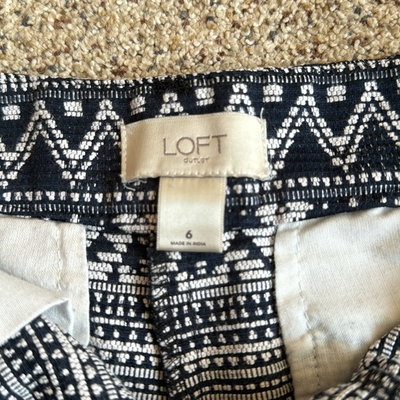 Loft Navy and White Aztec Print Shorts Size 6 - Picture 4 of 6